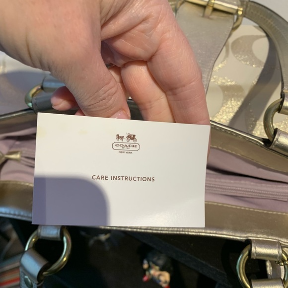 Coach handbag , beige and gold. Large logo design - Picture 3 of 4